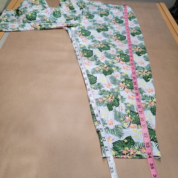 Tommy Bahama Size XL 2-Piece Floral Pajama Set, Jogger Style Pants and Tank Top - Picture 12 of 15